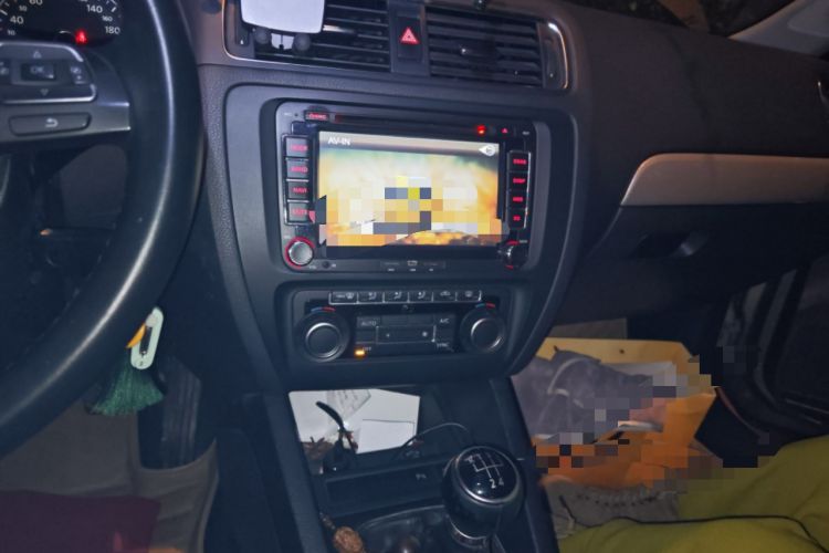 Used Volkswagen Sagitar 2012 1.4TSI Manual Luxury Model Audio And AC Panel