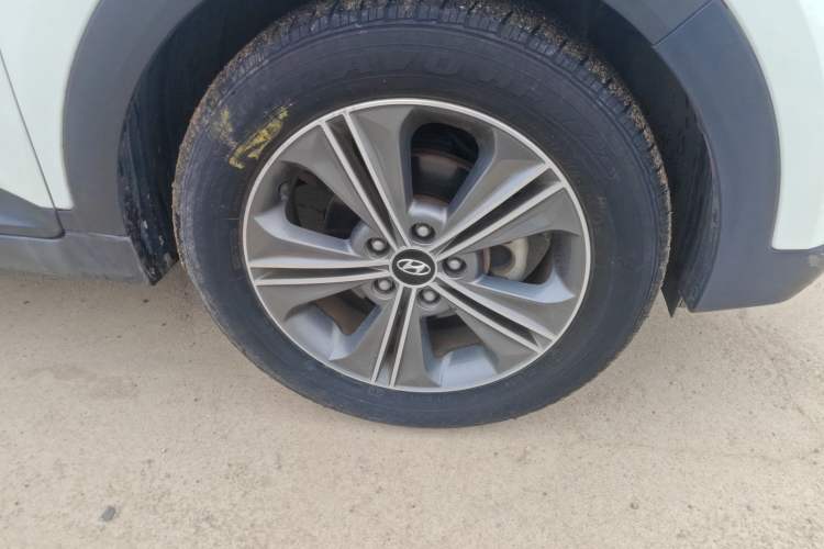 Used Hyundai ix25 2015 1.6L Automatic Two-Wheel Drive Smart GLS Trim Right Front Wheel Hub