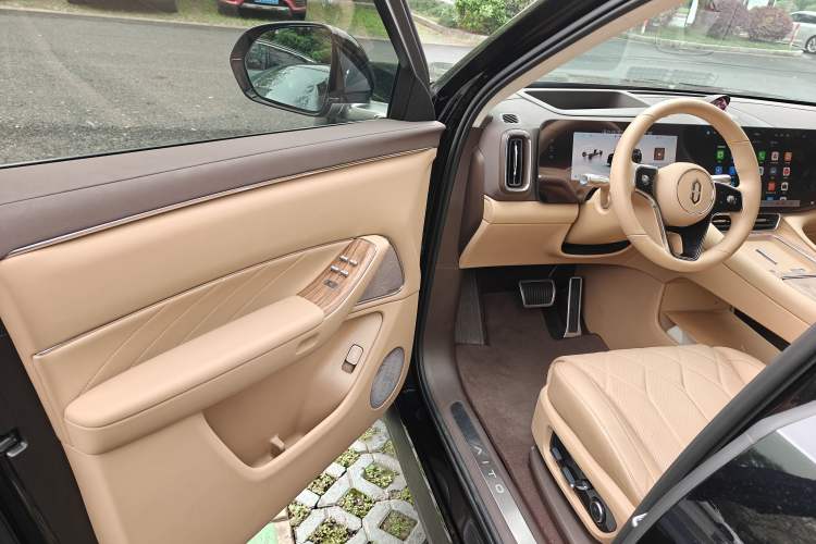 Used Hima AITO M8 2025 Extended-Range Max+ Version 53.4 kWh 5-Seater Edition Driver Seat