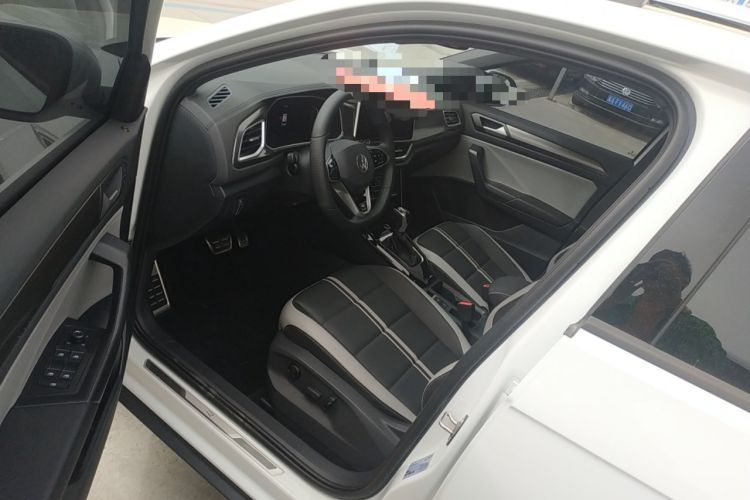 Used Volkswagen T-ROC 2023 300TSI DSG Two-Wheel-Drive Chen Guang Edition Driver Seat