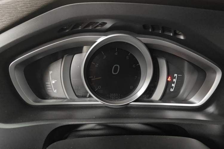 Used Volvo V40 2015 1.6T Zhiyi Edition
