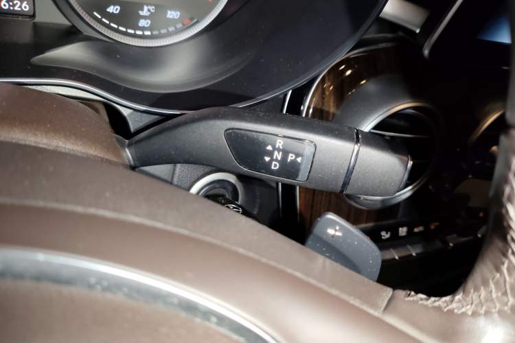 Used Mercedes-Benz GLC 2018 GLC 260 4MATIC Luxury Model Gear Lever