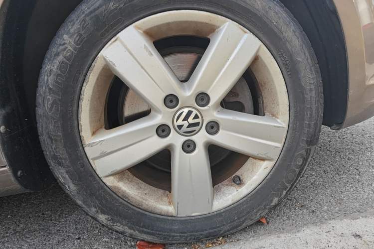 Used Volkswagen Touran 2015 1.4T DSG Comfort Edition 5 Seats Right Front Wheel Hub