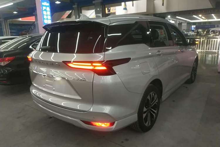 Used Wuling Victory 2020 1.5T CVT Flagship Edition Rear Right 45 Deg