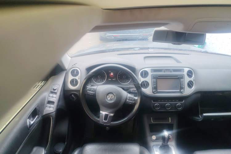 Used Volkswagen Tiguan 2015 1.8TSI Automatic Two-Wheel Drive Luxury Model Steering Wheel