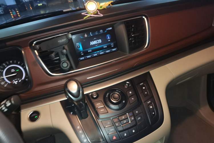 Used Buick GL8 2018 28T Comfort Model China VI Standard