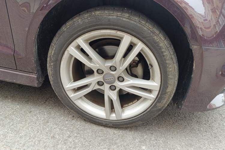 Used Audi A3 2019 Limousine 35 TFSI Fashion Edition China VI Emission Standard Right Front Wheel Hub