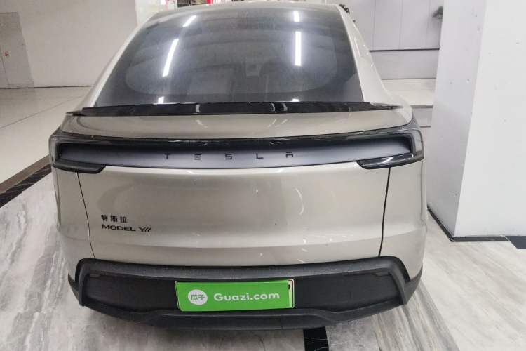 Used Tesla Model Y L 2025 Model Long-Range All-Wheel-Drive Version