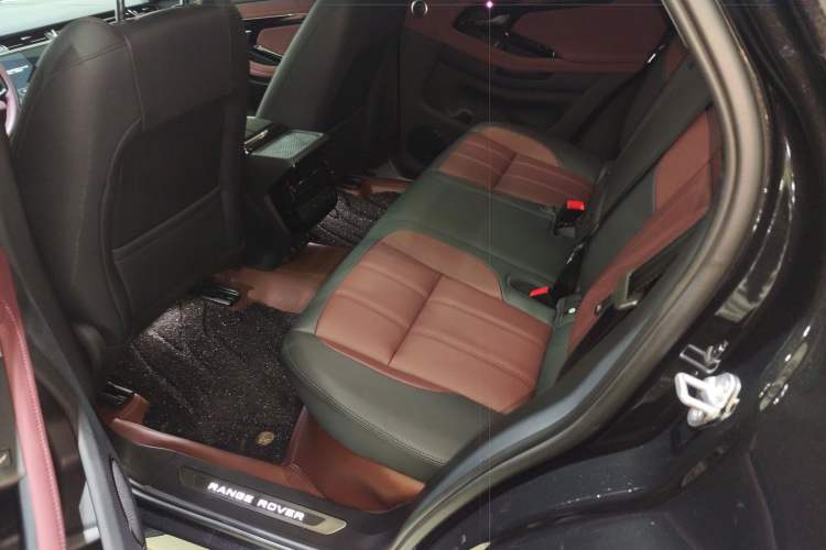 Used Land Rover Range Evoque 2024 Aurora L 249 PS Prestige Light-Chasing Edition Left Rear Seat