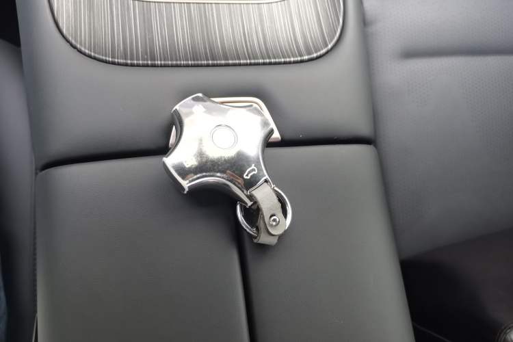 Used Dongfeng eπ eπ008 2024 210Max Range-Extended Version 6 Seats