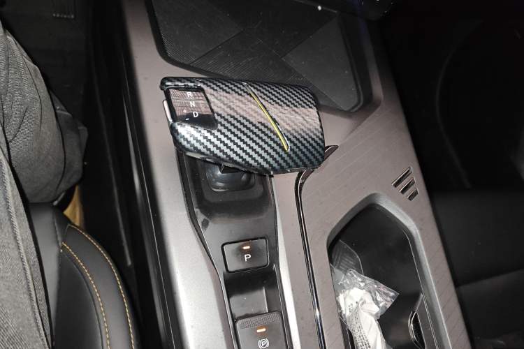 Used CHANGAN OSHAN X5 PLUS 2023 Revised 1.5T DCT Excellence Edition Gear Lever