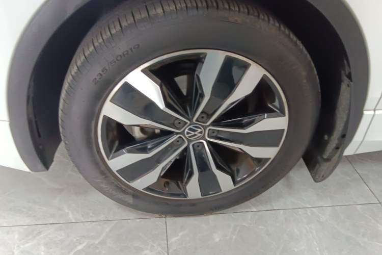 Used Volkswagen Tiguan L 2023 330TSI Automatic Two-Wheel Drive R-Line Enjoyment Edition