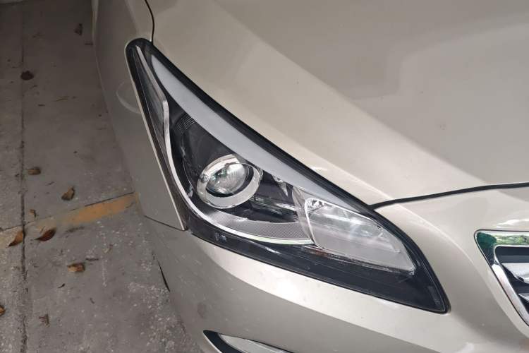 Used Hyundai Mistra 2014 1.8L Automatic Deluxe DLX Model Right Front Headlight