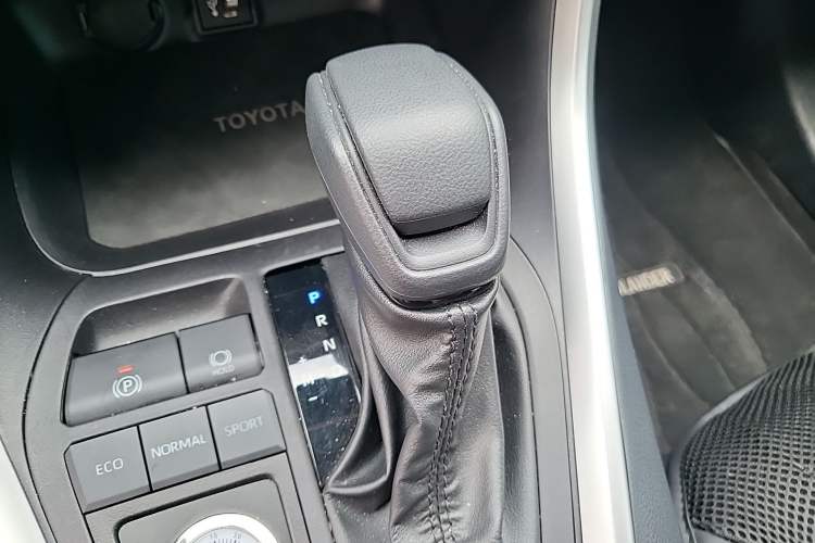 Used Toyota Wildlander 2024 2.0L CVT Two-Wheel Drive Leading Edition Gear Lever