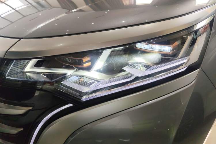 Used Denza D9 2022 DM-i 970 Four-Wheel Drive Flagship Model
