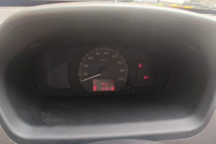 Used Wuling Rongguang 2019 1.2L S Van Standard Model with 5 Seats
