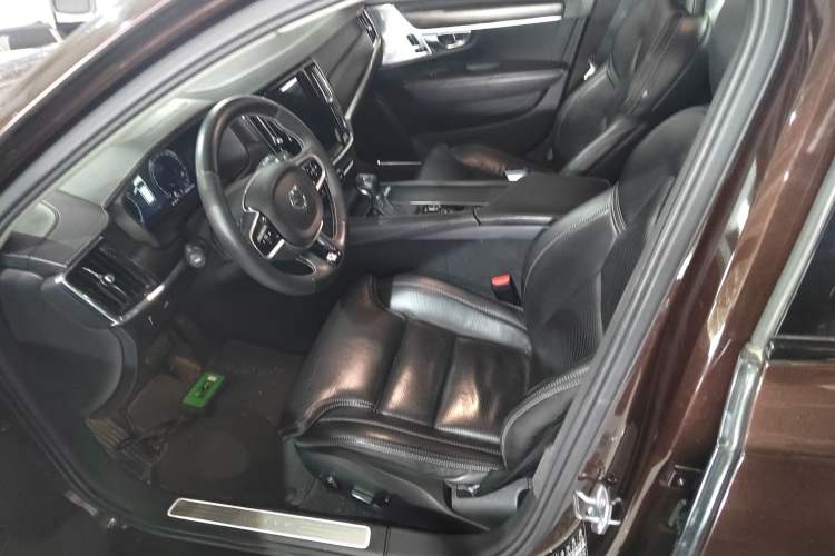 Used Volvo V90 2017 Cross Country T5 AWD Prestige Edition Left Front Seat