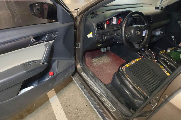 Used Volkswagen Cross Lavida 2014 1.4TSI DSG Driver Seat