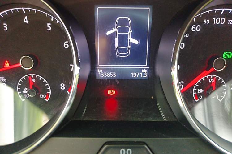 Used Volkswagen Lamando 2015 280TSI DSG Comfort Edition Odometer Close Up