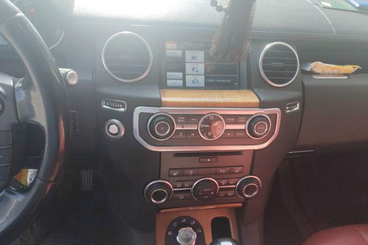 Used Land Rover Discovery 2012 5.0 V8 HSE Audio And AC Panel