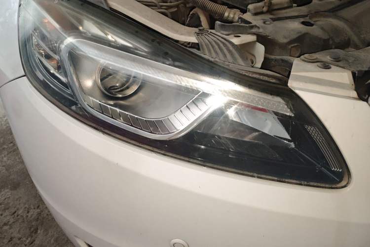 Used Bestune B70 2016 2.0L Manual 10th Anniversary Edition Right Front Headlight