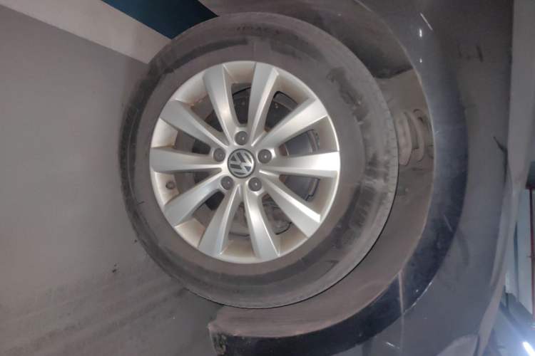 Used Volkswagen Passat 2014 1.8TSI DSG Prestige Edition Right Front Wheel Hub