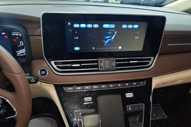 Used Bestune M9 2023 2.0T Prestige Edition
