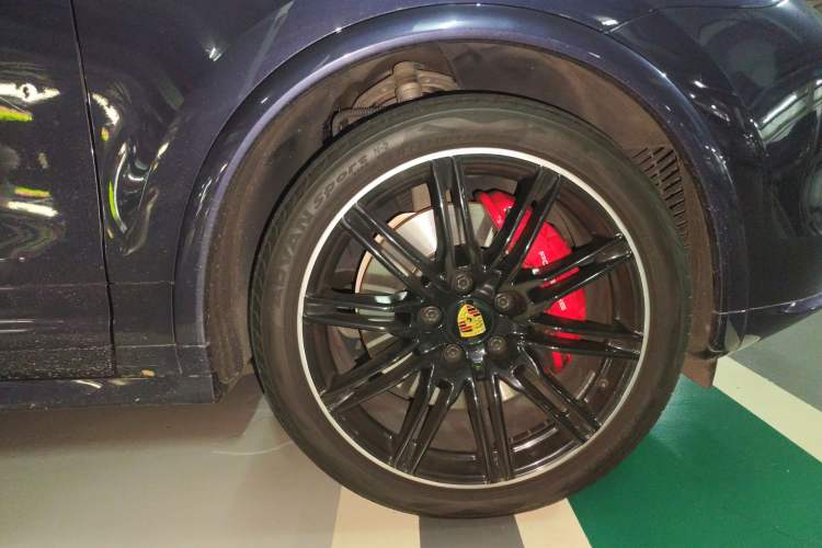 Used Porsche Cayenne 2016 Cayenne GTS 3.6T Right Front Wheel Hub