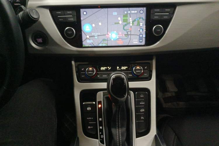 Used Geely Auto Emgrand X7 Sport 2018 1.8TD Automatic Two-Wheel Drive Smart Connect 4G Internet Edition Audio And AC Panel