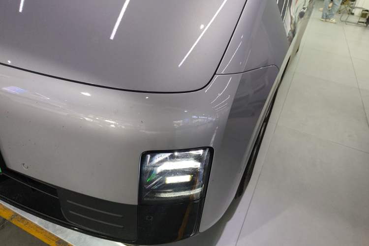 Used Li Auto MEGA 2024 Ultra Model
