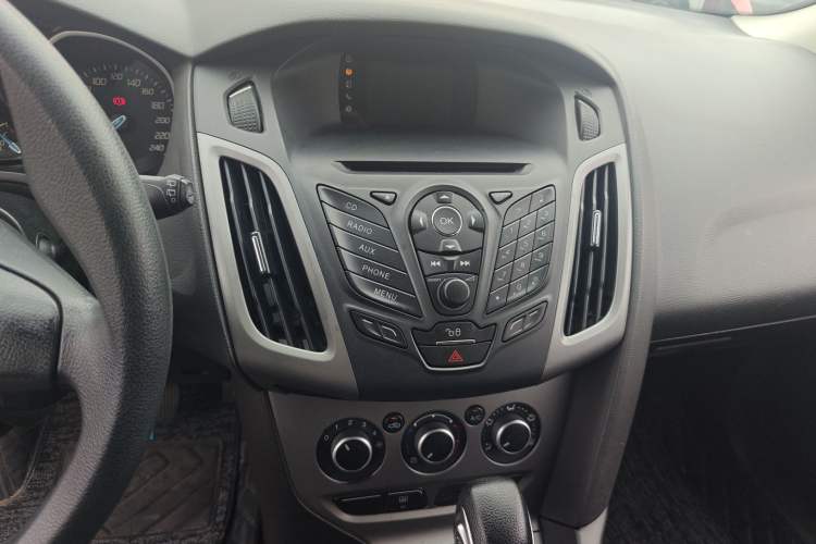 Used Ford Focus 2012 Hatchback 1.6L Automatic Comfort Model Audio And AC Panel