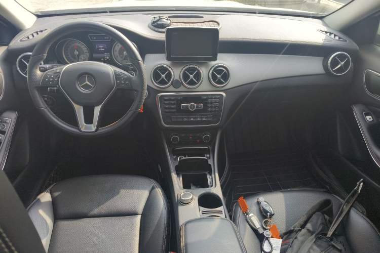 Used Mercedes-Benz GLA 2015 GLA 200 Fashion Model Center Console