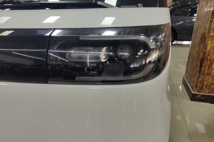 Used SAIC MAXUS Dana V1 2024 V1 Short Wheelbase Low-Roof Multi-Function Version (51 kWh)