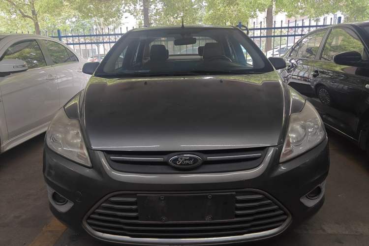 Used Ford Focus 2013 Sedan Classic 1.8L Manual Fashion Edition