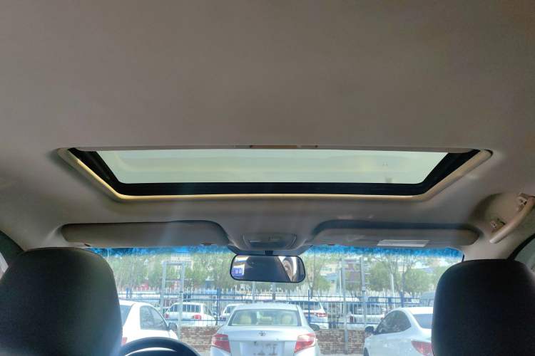 Used Baojun 560 2015 1.8L manual luxury version
