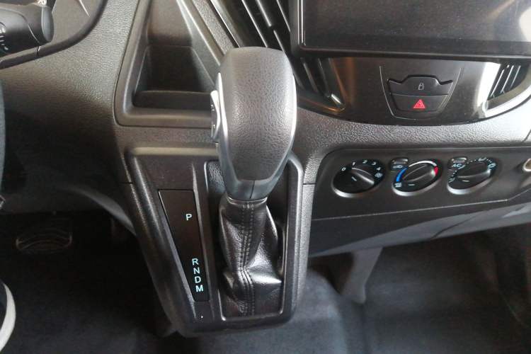 Used Ford Transit 2019 2.0T Gasoline Automatic Multi-Function Commercial Vehicle Mid-Roof 6-Seater China VI Standard