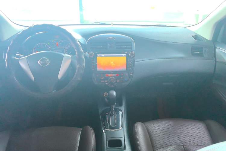 Used Nissan Tiida 2014 1.6L CVT Cool Cafe Edition
