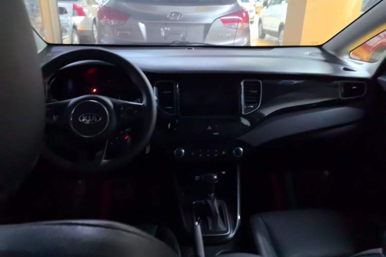 Used Kia Carens 2013 2.0L 7-Seater Automatic Comfort Edition China IV Standard
