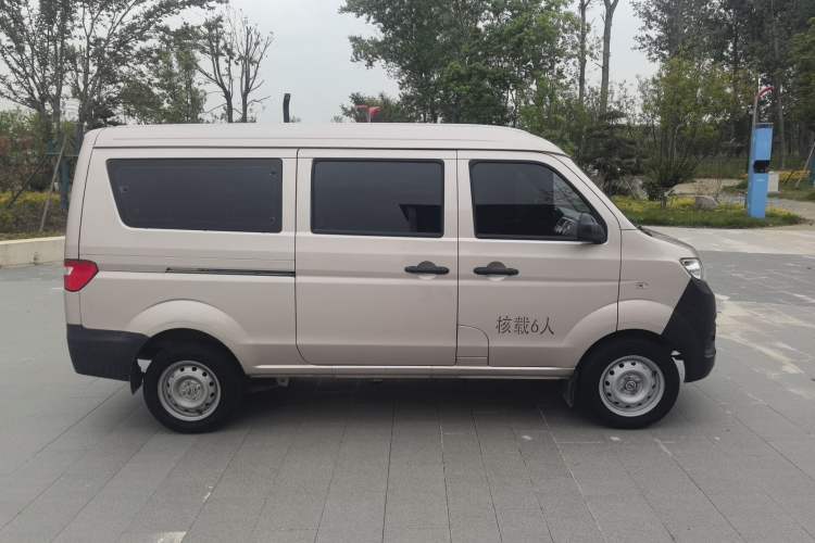 Used Jinbei Hiace X30 2023 1.5L Super-Comfortable Passenger Van 5/6/7-Seater Non-Air-Conditioned Version Model SWC15M