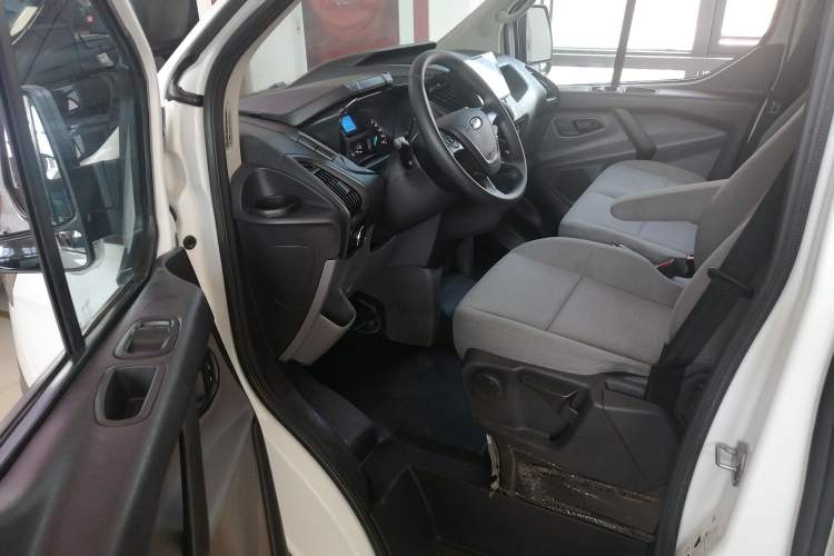 Used Ford Transit 2019 2.0T Gasoline Automatic Multi-Function Commercial Vehicle Mid-Roof 6-Seater China VI Standard