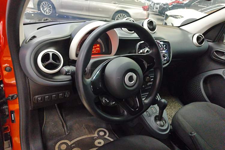 Used smart forfour 2016 1.0L 52 kW Dynamic Edition
