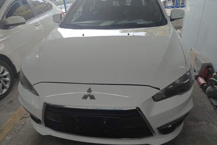 Used Mitsubishi Lancer EX 2015 1.8L CVT ZhiShang Edition China IV Standard
