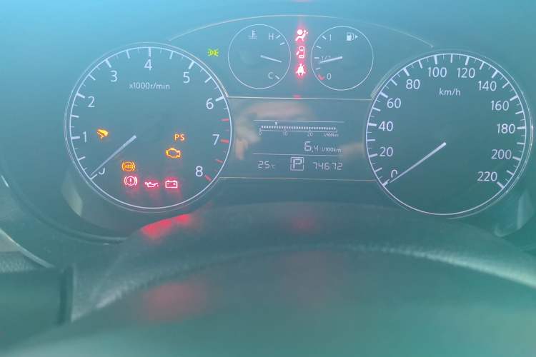 Used Nissan Tiida 2014 1.6L CVT Cool Cafe Edition
