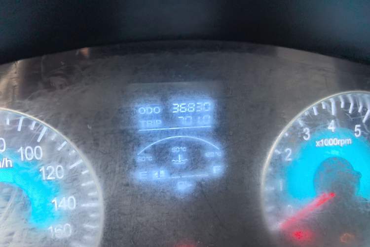 Used Jinbei Hiace X30 2023 1.5L Super-Comfortable Passenger Van 5/6/7-Seater Non-Air-Conditioned Version Model SWC15M