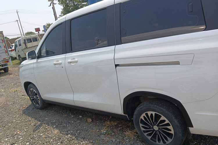 Used Dongfeng Fengon 380 2022 1.5L Comfort-Class Passenger Vehicle (Spiral Spring) – 7 Seats