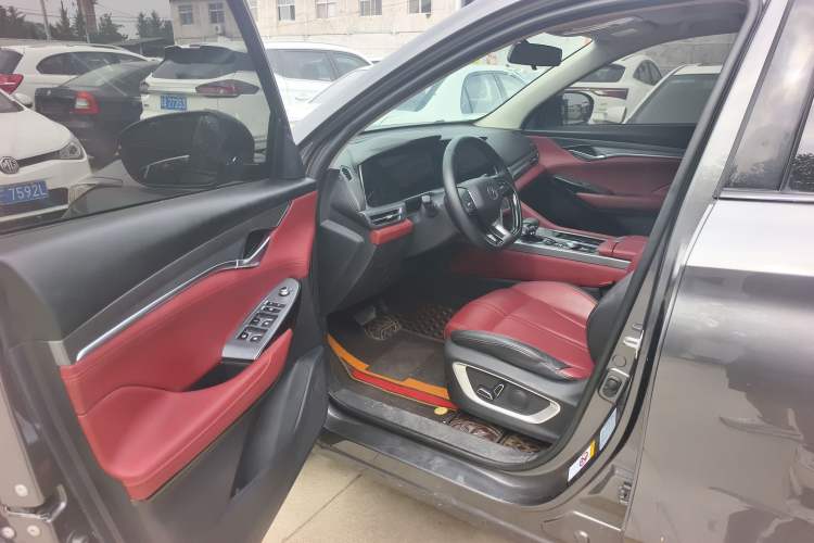 Used CHANGAN CS75 PLUS 2022 1.5T Automatic Luxury Model Interior 2