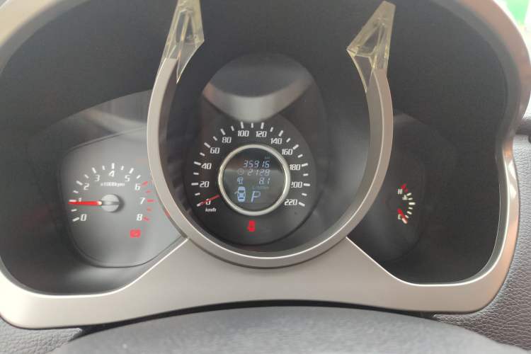 Used Huatai Santa Fe 2017 1.5T Gasoline Automatic Two-Wheel Drive Smart Enjoyment i3 Model
