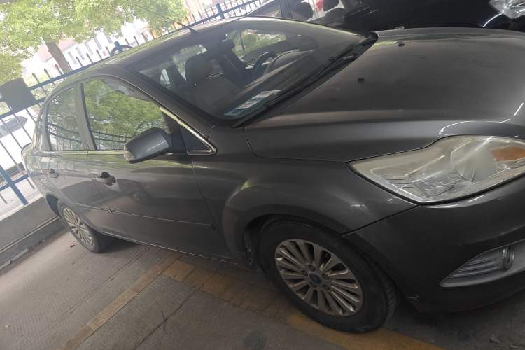 Used Ford Focus 2013 Sedan Classic 1.8L Manual Fashion Edition