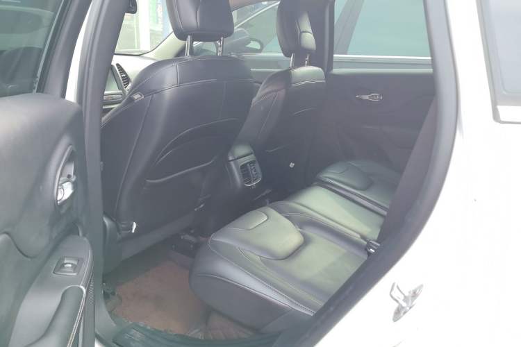 Used Jeep Cherokee 2016 2.0L Superior Edition