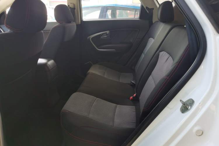 Used Huatai Santa Fe 2017 1.5T Gasoline Manual Two-Wheel-Drive Elite Model
